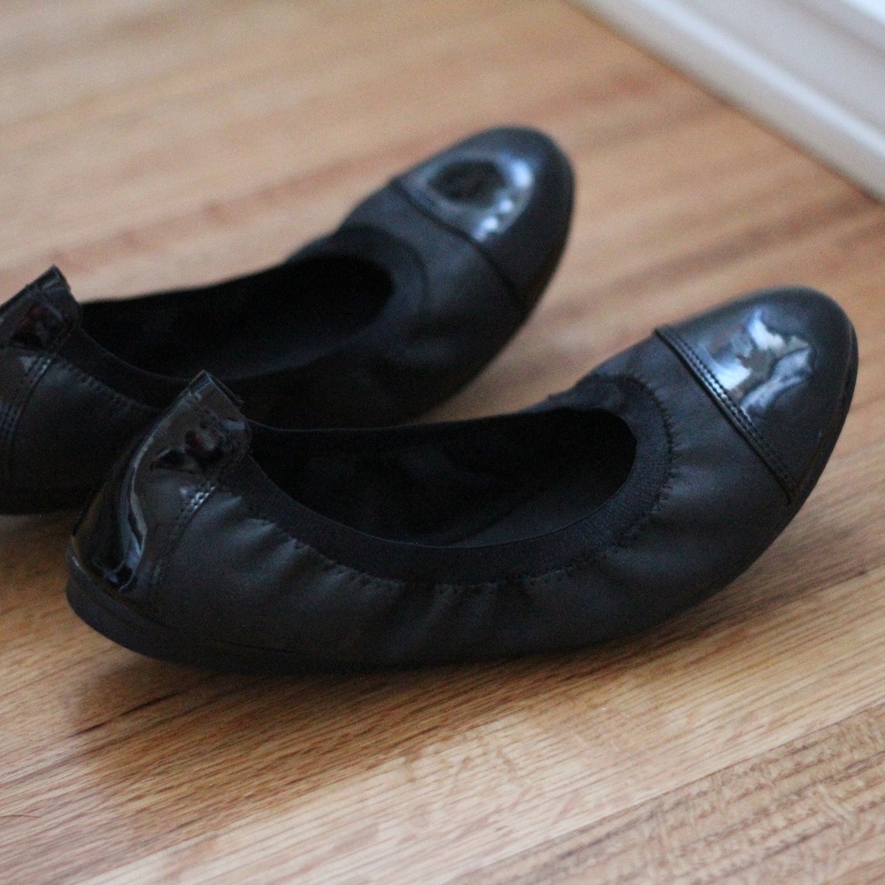 Easy Spirit black patent leather ballet flats